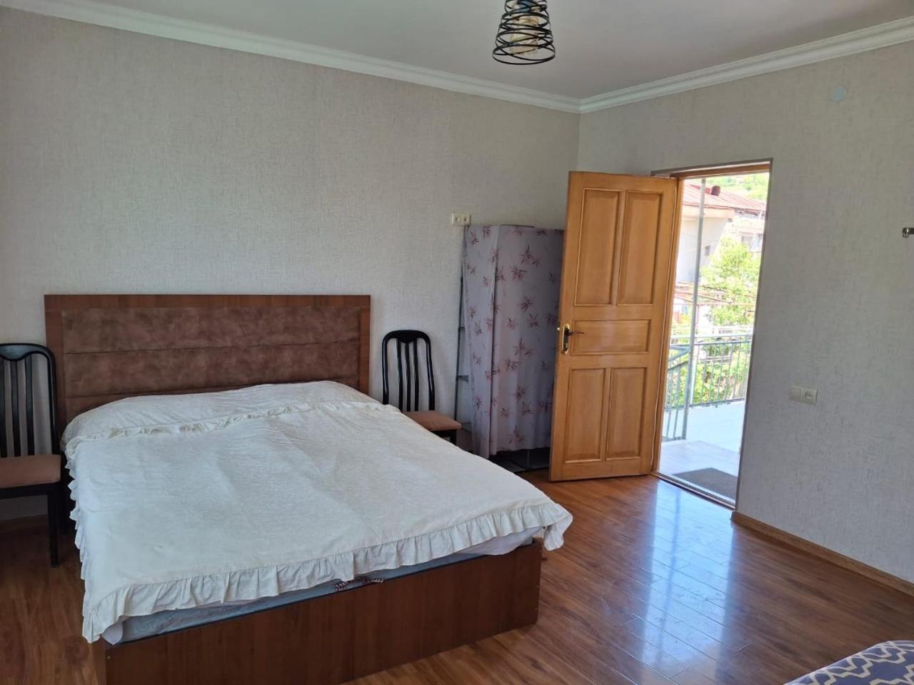 Center Hotel Goris Exterior photo